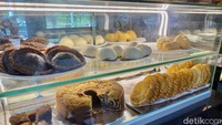 Masih banyak kue khas Manado lainnya yang menggoda selera. Ada kue cucur, bakpao, dan lainnya. Foto: detikFood/Yenny Mustika Sari