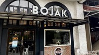 Berbeda dengan kafe Bojak Coffee and Eatery yang berlokasi di kawasan Bintaro Sektor 9, Tangerang Selatan. Kafe ini tak hanya cocok untuk nongkrong, tapi juga bisa jadi tujuan menikmati makanan mengenyangkan. Foto: detikFood/Yenny Mustika Sari