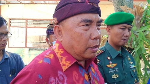 Bupati Jembrana I Nengah Tamba saat memberi keterangan kepada detikBali, Kamis (11/8/2022)