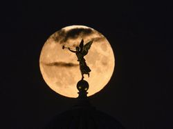 Pesona Supermoon Terakhir di 2022