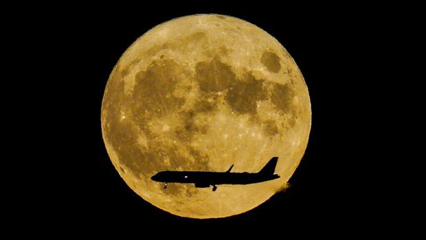 A Supermoon rises in the night sky in Beijing, Thursday, Aug. 11, 2022. (AP Photo/Ng Han Guan)