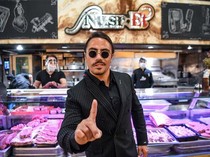 Salt Bae Jualan Steak Rp 12,8 Juta yang Bisa Dibawa Pulang