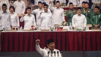 Pantauan detikcom di lokasi, Sabtu (13/8/2022), pukul 10.07 WIB, Prabowo Subianto dan Cak Imin meneken piagam deklarasi. Terlihat Sekjen Gerindra Ahmad Muzani, Sekjen PKB Hasanuddin Wahid, dan pejabat teras kedua parpol mendampingi.