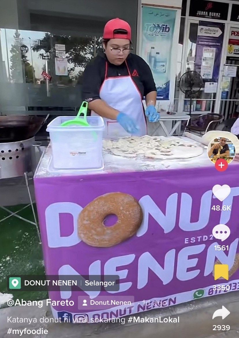 Donut Nenen, nama gerai donat unik di Malaysia.
