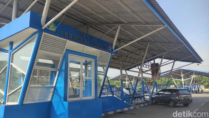 Halte bus trans Jatim di Sidoarjo