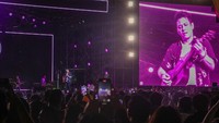 Prost Fest 2022 digelar di Pantai Mertasari, Sanur, Bali pada tanggal 13-14 Agustus 2022. Sejumlah penampil seperti NOAH, Slank, Superman Is Dead, Navicula dan sederet musisi lain tampil total di panggung itu. Konser musik ini merupakan yang terbesar di Bali. (Dok. Detikcom)  