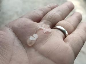 Klotak-klotak! Hujan Es Sekelereng Terjadi di Demak Sore Tadi