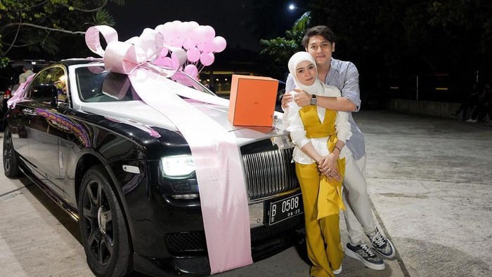 Kado untuk Lesti Kejora