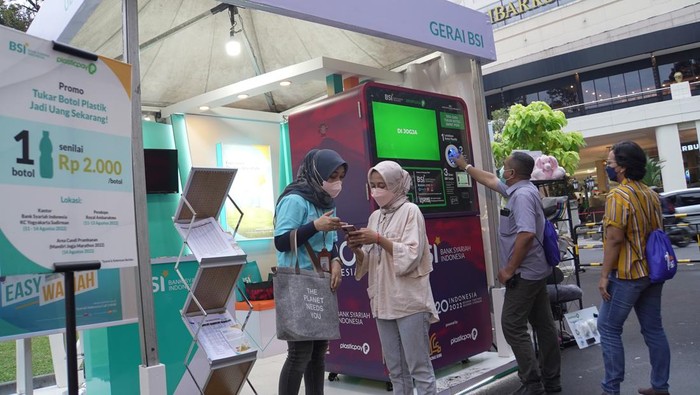 BSI konsisten mengedukasi masyarakat mengurangi sampah plastik guna mendukung ekonomi hijau di Indonesia.