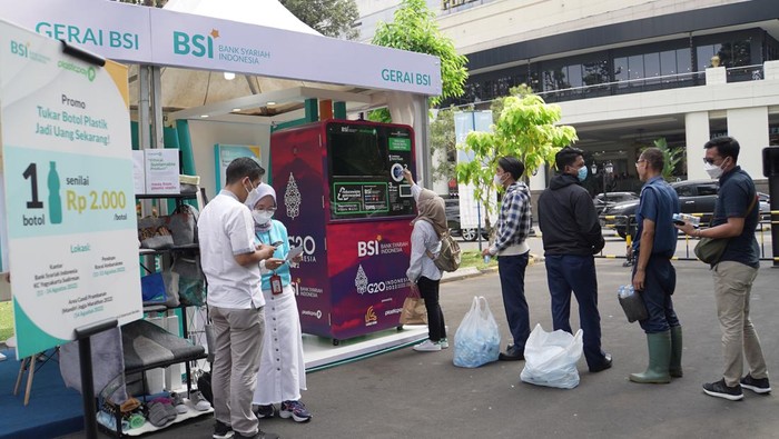 BSI konsisten mengedukasi masyarakat mengurangi sampah plastik guna mendukung ekonomi hijau di Indonesia.