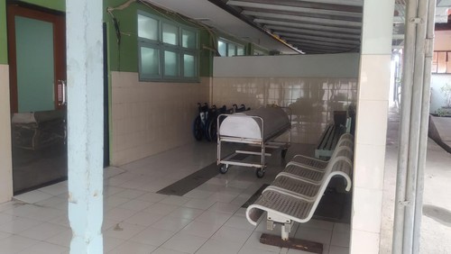 Keadaan di depan isntalasi Kamar Jenazah tempat jenazah nenek Ni NP disimpan