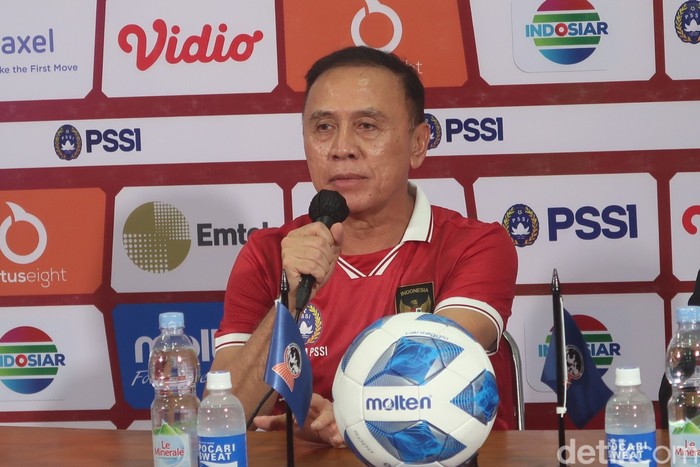 Ketua Umum PSSI Mochamad Iriawan saat memberikan keterangan di Stadion Maguwoharjo, Jumat (12/8/2022) malam.