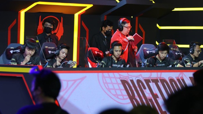 Link Live Streaming MPL ID S10 Hari Ini: Bigetron vs Evos Legends