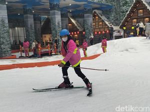 Serunya Belajar Main Ski di Trans Snow World Surabaya