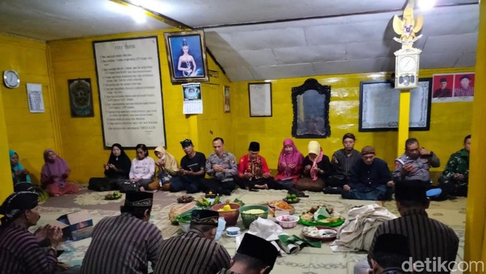Masyarakat memadati Alas Ketonggo, gerbang gaib menuju Puncak Gunung Lawu