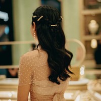 Dalam proses merancang perhiasan, Maudy Ayunda memilih akar, bunga dan kupu-kupu sebagai inspirasi desain. Bentuk akar menurutnya punya simbolisme yang istimewa pada perhiasan. Foto: Dok. Tulola Jewelry