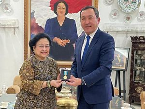 Megawati Dianugerahi Medali Yobel dari Presiden Kazakhstan