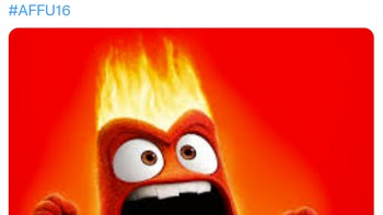 Laga final melawan Vietnam penuh drama. Ada meme pelatih Vietnam marah. Dalam laga itu, sang pelatih di kartu merah karena emosi. Foto: (Twitter)