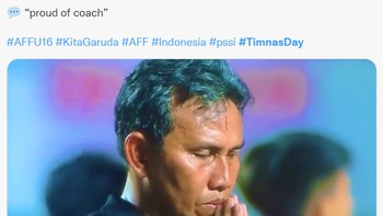 Pelatih Bima Sakti mendapat banyak meme apreasiasi dari masyarakat Indonesia. Proud of coach! Foto: (Twitter)