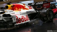 Livery spesial ini digunakan di Sirkuit Istanbul Park,Turki, musim lalu, menjadi salah satu penghormatan bagi Honda setelah memutuskan keluar dari Formula 1, dan ingin berfokus mengembangkan mobil listrik demi mencapai netral karbon pada 2030 mendatang.