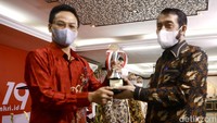 Andi Saputra menyelesaikan pendidikan S1 dari Fakultas Hukum Universitas Jenderal Soedirman (FH Unsoed) Purwokerto pada 2006 dan S2 dari Program Pascasarjana Magister Hukum Universitas Krisnadwipayana (Unkris) Jakarta pada 2017. Dunia jurnalistik digelutinya selepas menggondol gelar sarjana hukum. Awal pekan ini, Andi Saputra juga disumpah sebagai advokat oleh Ketua Pengadilan Tinggi (PT) Banten Charis Mardiyanto. Andi Saputra disumpah setelah bergabung menjadi anggota Persatuan Advokat Indonesia (Peradi).