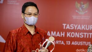 Momen Jurnalis detikcom Raih Konstitusi Award Terbaik dari MK
