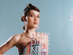 10 Gaya Artis di Pameran Kain Oscar Lawalata, Reza Rahadian Sempat Viral