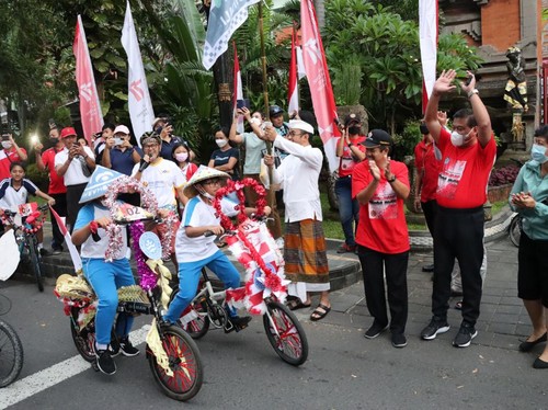Parade Sepeda Hias ini dilepas Wali Kota Denpasar, I Gusti Ngurah Jaya Negara, Sabtu (13/8/2022) di depan Kantor Wali Kota Denpasar.