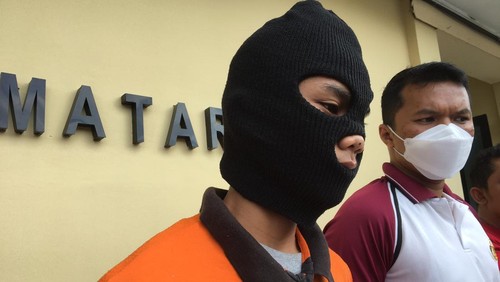 Pelaku pengedar narkotika jenis ganja kering dibekuk di Mataram, Sabtu (13/8/2022).