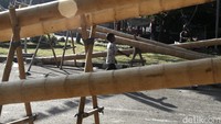 Pohon pinang yang dijual pun bervariasi, sepanjang 9,5 meter dengan harga sekitar Rp 700 ribu hingga Rp 1 juta. Harga itu tergantung pada ukuran diameter batang pohon dibeli.