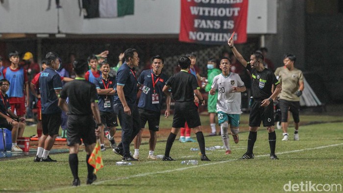 Timnas Indonesia U-16 jadi juara Piala AFF U-16 2022 dengan membungkam Vietnam 1-0. Bagi masyarakat Indonesia, ini sungguh menjadi kado yang indah untuk HUT ke-77 Kemerdekaan Republik Indonesia! Bravo tim Garuda Asia!