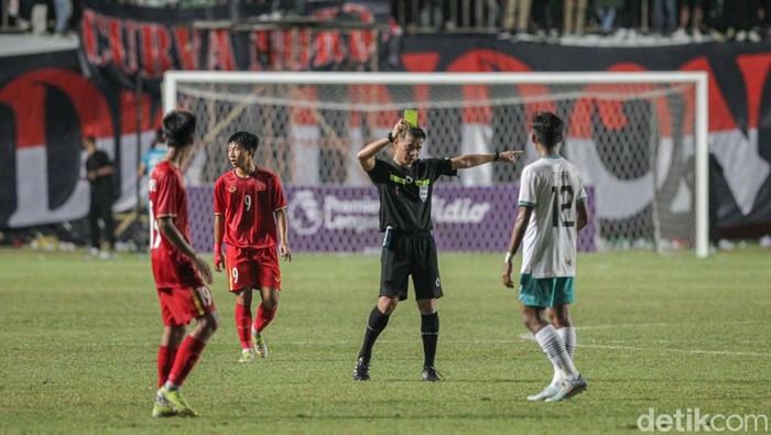 piala aff u-16 Timnas Indonesia U-16 jadi juara Piala AFF U-16 2022 dengan membungkam Vietnam 1-0. Bagi masyarakat Indonesia, ini sungguh menjadi kado yang indah untuk HUT ke-77 Kemerdekaan Republik Indonesia! Bravo tim Garuda Asia!