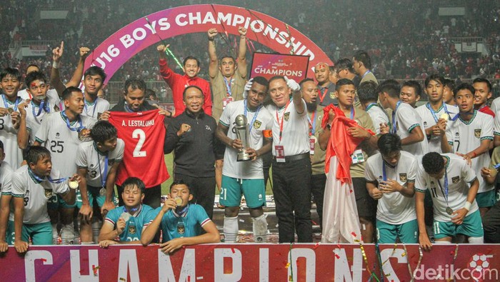 piala aff u-16 Timnas Indonesia U-16 jadi juara Piala AFF U-16 2022 dengan membungkam Vietnam 1-0. Bagi masyarakat Indonesia, ini sungguh menjadi kado yang indah untuk HUT ke-77 Kemerdekaan Republik Indonesia! Bravo tim Garuda Asia!