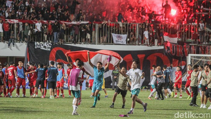 piala aff Timnas Indonesia U-16 jadi juara Piala AFF U-16 2022 usai membungkam Vietnam 1-0. Bagi masyarakat Indonesia, ini sungguh menjadi kado yang indah untuk HUT ke-77 Kemerdekaan Republik Indonesia! Bravo tim Garuda Asia!