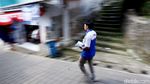 Potret Perjuangan Kurir Paket hingga ke Pedalaman Baduy