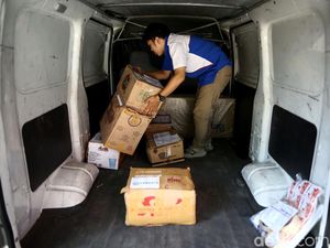 Viral Kurir Curhat Paket Membludak Jelang Lebaran, Segini Kisaran Gajinya