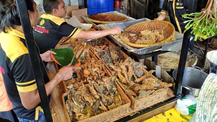 Jangan Kalap! 5 Warung Makan Sunda Prasmanan Ini Punya Puluhan Lauk