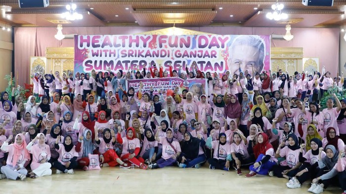 Acara yang diisi dengan senam zumba bersama ini juga bertujuan untuk melakukan gerakan Ganjar Pranowo Presiden 2024 sekaligus merayakan HUT RI ke-77.