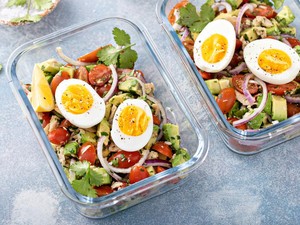 Resep Selada Tuna dan Alpukat untuk Bekal Makan Siang Sehat