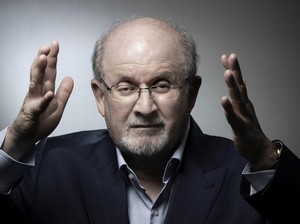 Benarkah Salman Rushdie Bakal Raih Nobel Sastra Usai Ditikam 15 Kali?