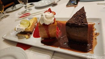 Memfoto makanan bikin tergiur. Foto: Agus Tri Haryanto/detikINET