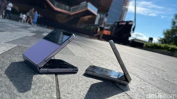 Tombolnya makin menonjol, ukuran lensa kamera sedikitt diperbesar dan engselnya dibuat lebih ramping. Foto: Agus Tri Haryanto/detikINET