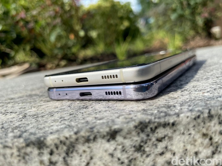 Samsung Galaxy Z Flip 4 Samsung Galaxy Z Flip 4