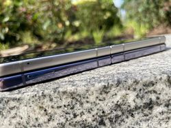 Perbandingan Samsung Galaxy Z Flip 4 vs Flip 3, Keren Mana?