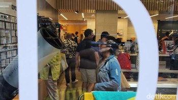 Kamera utama 50 MP di Galaxy Z Fold 4 juga ditemani oleh kamera ultrawide 12 MP dan kamera telephoto 10 MP yang bisa mengambil foto dengan 3x optical zoom. Foto: Agus Tri Haryanto/detikINET