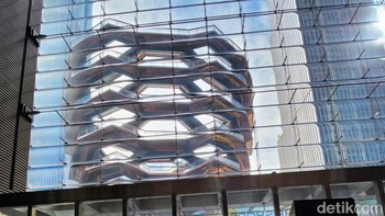 The Vessel dilihat dari dalam gedung. Foto: Agus Tri Haryanto/detikINET