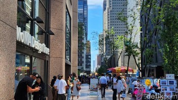 Jalanan New York tak pernah sepi oleh para pejalan kaki. Foto: Agus Tri Haryanto/detikINET