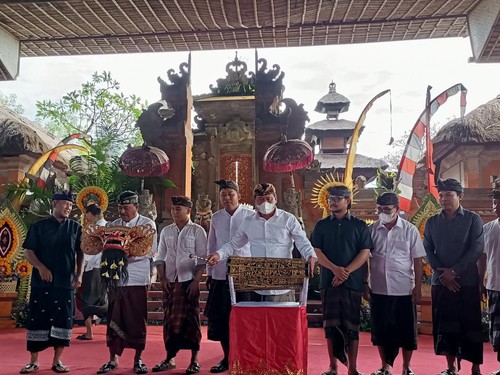Sekda Kota Denpasar, IB. Alit Wiradana membuka secara resmi Lomba Bapang Barong dan Makendang Tunggal se Bali yang digelar ST Yowana Dharma Kretih Banjar Kedaton Kesiman, Sabtu (13/8/2022).