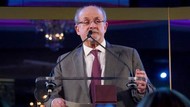 JK Rowling dan Stephen King Doakan Salman Rushdie usai Insiden Penikaman