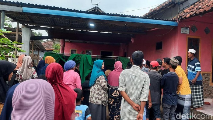 Suasana rumah duka korban tersambar petir di Probolinggo